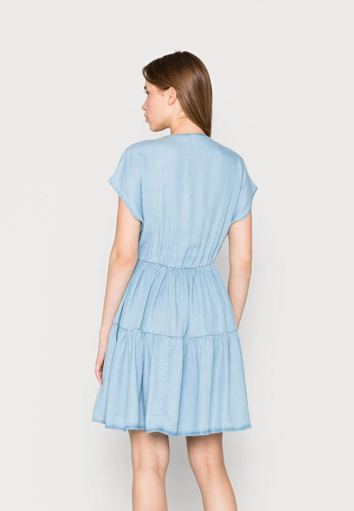 JDYAMY LIFE LAYER DRESS - Robe En Jean - Light Blue Denim 3 JDYAMY LIFE LAYER DRESS - Robe En Jean - Light Blue Denim – Image 3