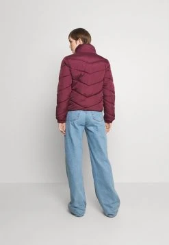JDYFINNO - Veste D'hiver - Windsor Wine 7 JDYFINNO - Veste D'hiver - Windsor Wine -JDY Soldes Magasin 0d1c1a2f031442ba80a857d6d0210467