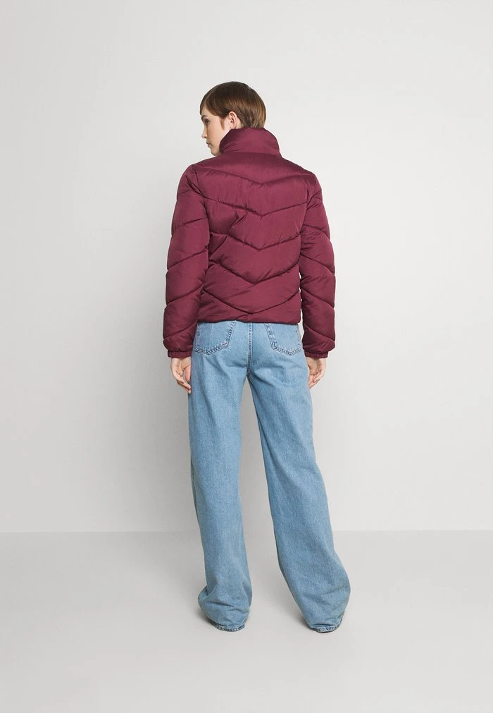 JDYFINNO - Veste D'hiver - Windsor Wine 3 JDYFINNO - Veste D'hiver - Windsor Wine – Image 3