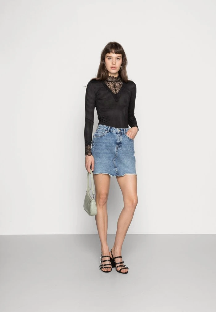 JDY T-shirt à Manches Longues - Black 2 JDY T-shirt à Manches Longues - Black – Image 2