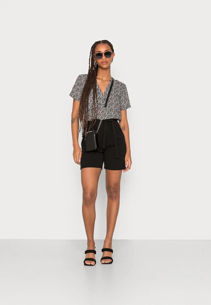 JDYLOTUS V NECK TOP - T-shirt Basique - Cloud Dancer 2 JDYLOTUS V NECK TOP - T-shirt Basique - Cloud Dancer – Image 2