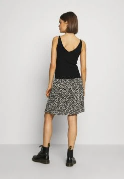 JDYNANNA - Débardeur - Black 7 JDYNANNA - Débardeur - Black -JDY Soldes Magasin 25557552238143c5bf08dce2fbeb04be