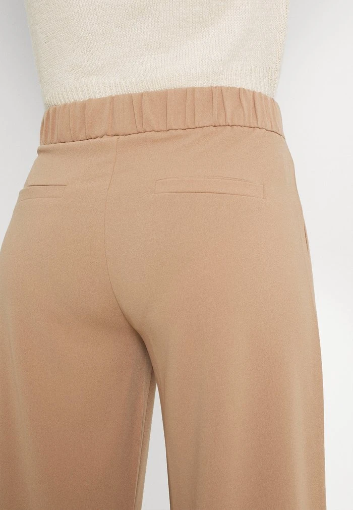 JDYCATIA LANEY WIDE PANT - Pantalon Classique - Chanterelle 6 JDYCATIA LANEY WIDE PANT - Pantalon Classique - Chanterelle – Image 6