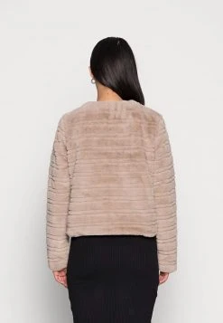 JDY DEER FAUX FUR JACKET - Veste D'hiver - Simply Taupe 7 JDY DEER FAUX FUR JACKET - Veste D'hiver - Simply Taupe -JDY Soldes Magasin 3c1d7b38d5f1448e9b98180b4bd67d27