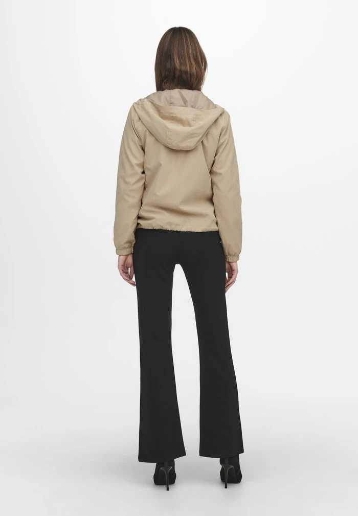 JDYNEWHAZEL SHINE JACKET - Veste Légère - Sand 3 JDYNEWHAZEL SHINE JACKET - Veste Légère - Sand – Image 3