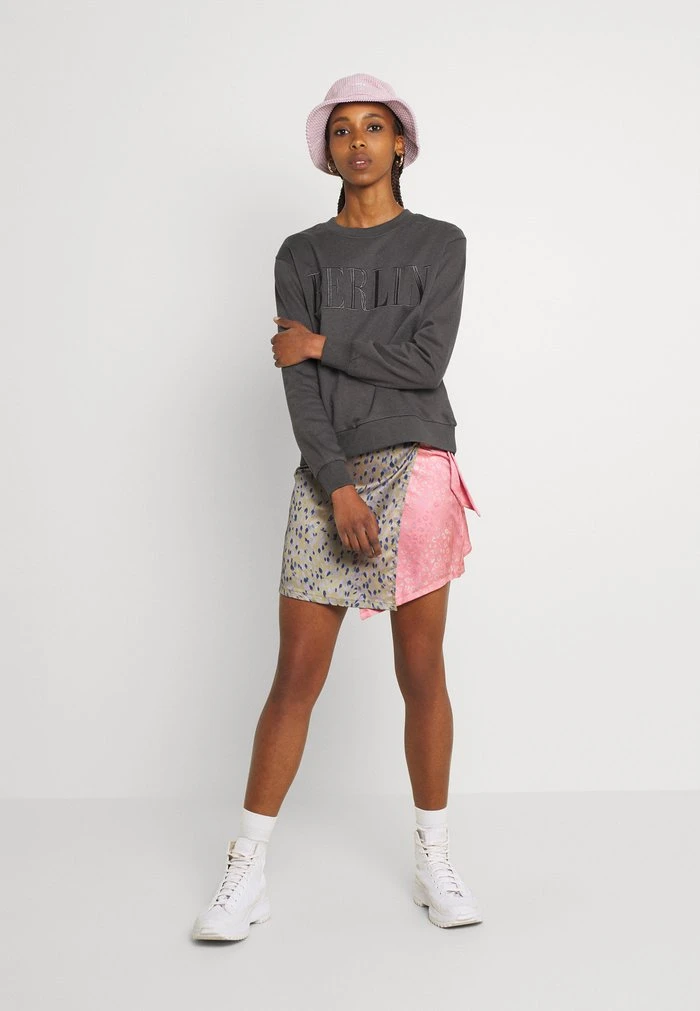 JDY TREATS - Sweatshirt - Asphalt 2 JDY TREATS - Sweatshirt - Asphalt – Image 2