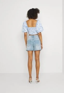 JDYCARMEN LIFE POCKET - Short En Jean - Light Blue Denim -JDY Soldes Magasin 59db2cfba2184a88bb7ff8d83632a57d