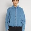 JDYSIA LIFE OVERSIZED PUFF SHIRT - Chemisier - Light Blue Denim