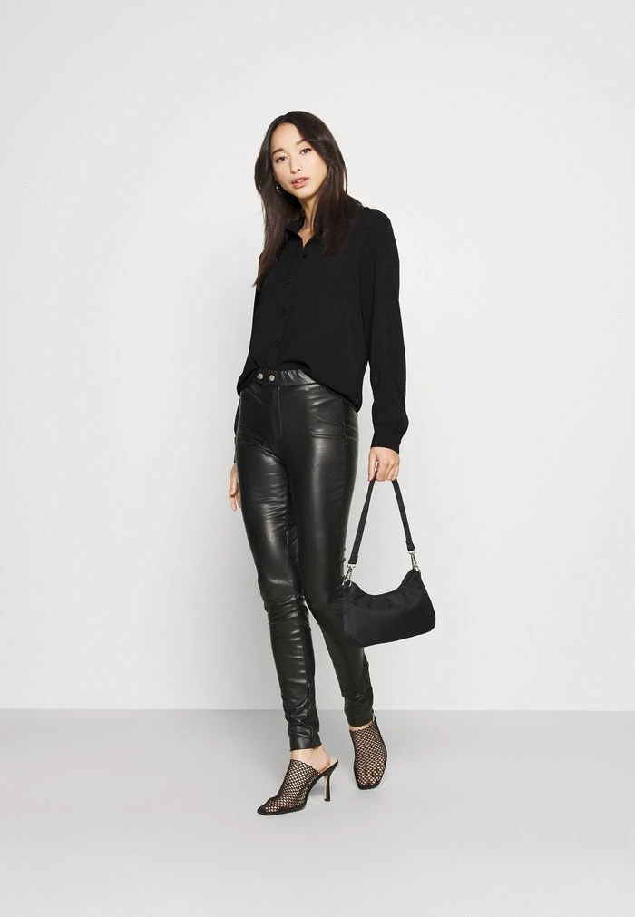 JDYBROOKE - Chemisier - Black 2 JDYBROOKE - Chemisier - Black – Image 2