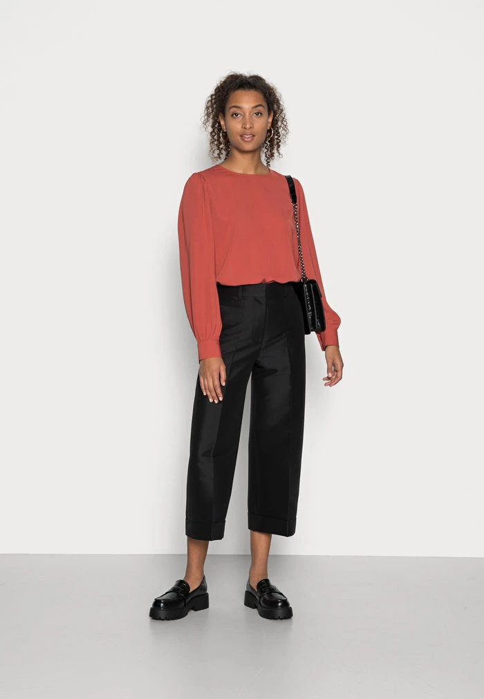 JDY SELINA - T-shirt à Manches Longues - Tandoori Spice 2 JDY SELINA - T-shirt à Manches Longues - Tandoori Spice – Image 2