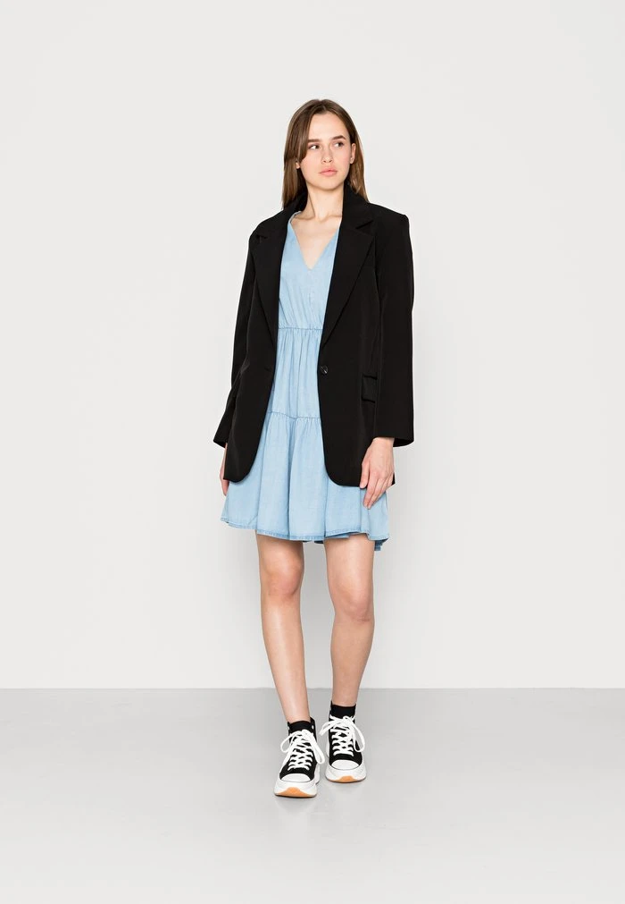 JDYAMY LIFE LAYER DRESS - Robe En Jean - Light Blue Denim 2 JDYAMY LIFE LAYER DRESS - Robe En Jean - Light Blue Denim – Image 2