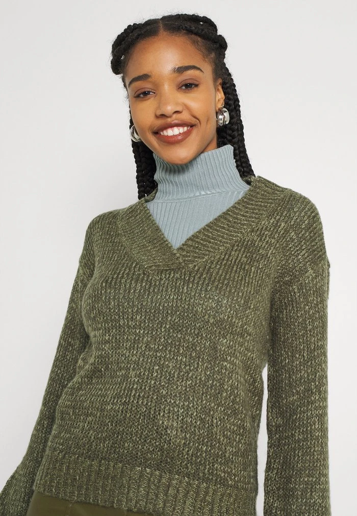 JDYHILARY V-NECK - Pullover - Kalamata 4 JDYHILARY V-NECK - Pullover - Kalamata – Image 4