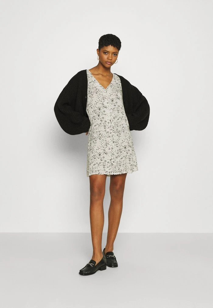 JDYSTAAR LIFE SHIRT DRESS - Robe De Jour - Tapioca/black 2 JDYSTAAR LIFE SHIRT DRESS - Robe De Jour - Tapioca/black – Image 2