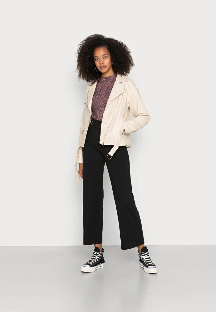 JDY GEGGO LONG BUTTON PANT - Pantalon Classique - Black 2 JDY GEGGO LONG BUTTON PANT - Pantalon Classique - Black – Image 2