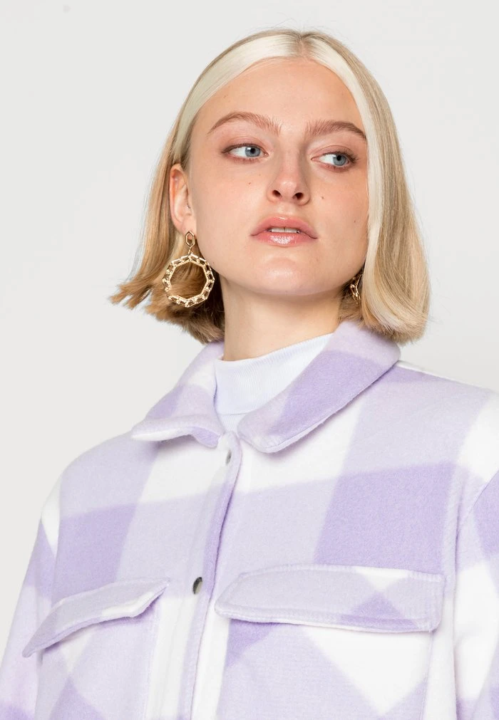 JDYHOLLY CHECK SHORT SHACKET - Veste Légère - Lavender 5 JDYHOLLY CHECK SHORT SHACKET - Veste Légère - Lavender – Image 5