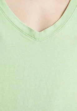 JDYFAROCK LIFE V NECK - T-shirt Basique - Basil -JDY Soldes Magasin 93d1628e7bdc46269a26745f8a859085