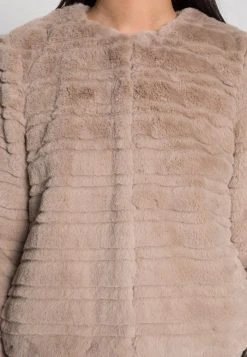 JDY DEER FAUX FUR JACKET - Veste D'hiver - Simply Taupe 9 JDY DEER FAUX FUR JACKET - Veste D'hiver - Simply Taupe -JDY Soldes Magasin 94a9e5e392014b6984e4ce751b680749