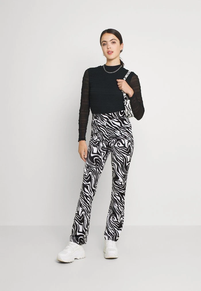 JDYCASSIE - T-shirt à Manches Longues - Black 2 JDYCASSIE - T-shirt à Manches Longues - Black – Image 2