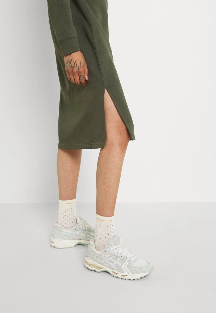 JDYLUCY LIFE L S RAGLAN SWEAT - Robe De Jour - Deep Depths 4 JDYLUCY LIFE L S RAGLAN SWEAT - Robe De Jour - Deep Depths – Image 4