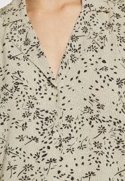 JDYSTARR LIFE SHIRT - Chemisier - Tapioca/black 11 JDYSTARR LIFE SHIRT - Chemisier - Tapioca/black -JDY Soldes Magasin 9b06cd342d484cf29722abb7f8f3c6c5