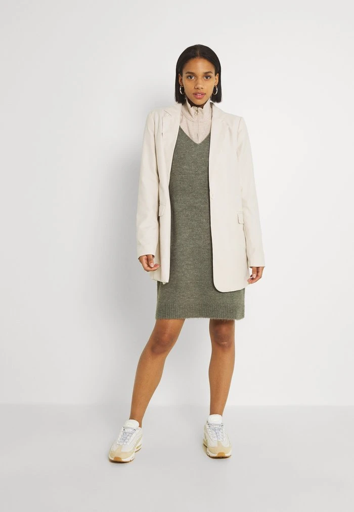 JDYELANORA V NECK DRESS - Robe Pull - Kalamata 2 JDYELANORA V NECK DRESS - Robe Pull - Kalamata – Image 2