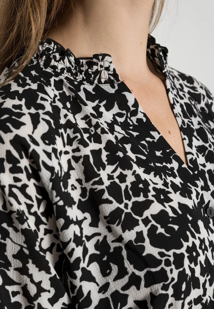 JDYROXANNE - Blouse - White Black Abstract Flowers 5 JDYROXANNE - Blouse - White Black Abstract Flowers – Image 5