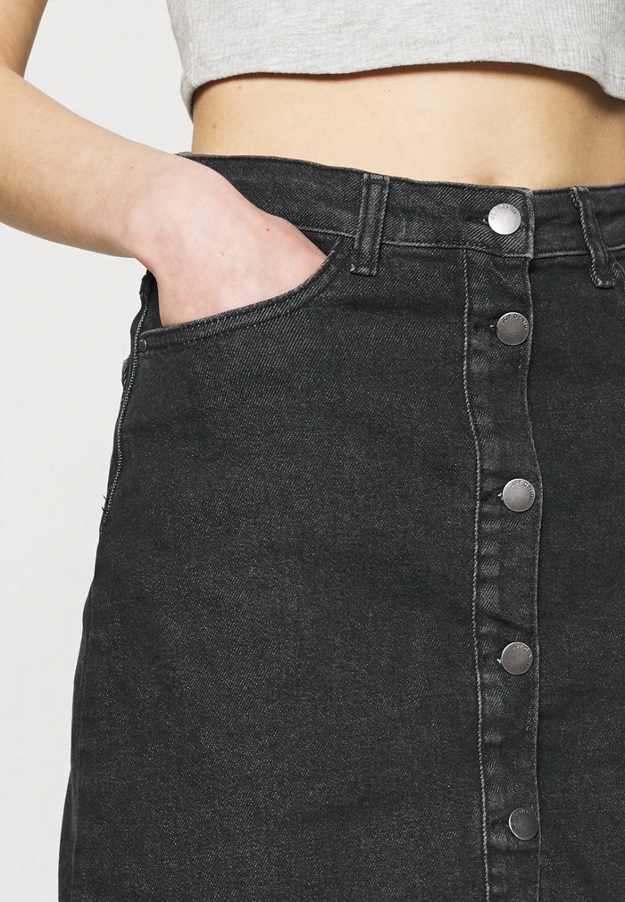 JDYTYSON LIFE - Jupe En Jean - Black Denim 4 JDYTYSON LIFE - Jupe En Jean - Black Denim – Image 4