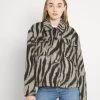 JDYLOLES ANIMAL SHIRT SHACKET - Veste Légère - Siple Taupe/black