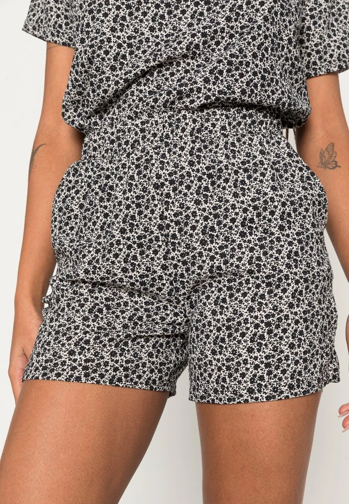 JDY LOTUS SHORTS - Short - Cloud Dancer/black 5 JDY LOTUS SHORTS - Short - Cloud Dancer/black – Image 5