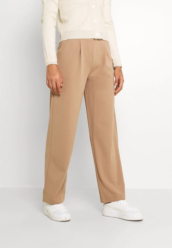 JDYCATIA LANEY WIDE PANT - Pantalon Classique - Chanterelle 1 JDYCATIA LANEY WIDE PANT - Pantalon Classique - Chanterelle