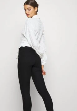 JDYNEWNIKKI LIFE - Jeans Skinny - Black Denim -JDY Soldes Magasin e0c501e1b51349d39caa7514df31170a