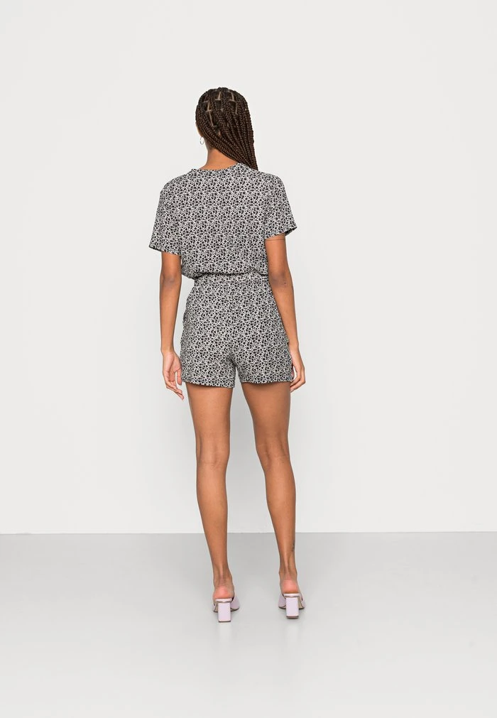 JDY LOTUS SHORTS - Short - Cloud Dancer/black 3 JDY LOTUS SHORTS - Short - Cloud Dancer/black – Image 3