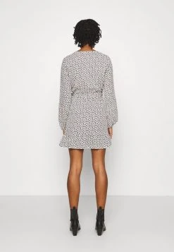 JDYSORO DRESS - Robe De Jour - Cloud Dancer/black 8 JDYSORO DRESS - Robe De Jour - Cloud Dancer/black -JDY Soldes Magasin e61e61e029f14ba0b87bb0c6217715f0