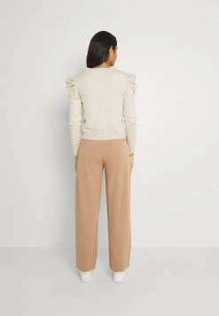 JDYCATIA LANEY WIDE PANT - Pantalon Classique - Chanterelle 8 JDYCATIA LANEY WIDE PANT - Pantalon Classique - Chanterelle -JDY Soldes Magasin ed8d81ed41a747d0a2586c8fa8a84ad1