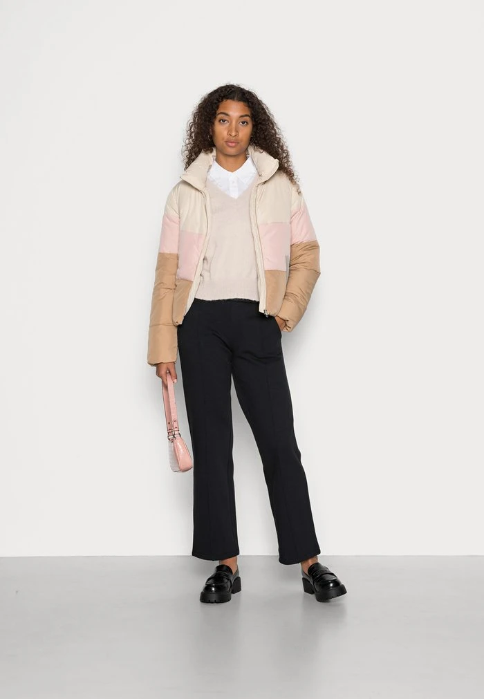 JDY NEWERICA BLOCK SHORT PADDED JACK - Veste D'hiver - Taupe 2 JDY NEWERICA BLOCK SHORT PADDED JACK - Veste D'hiver - Taupe – Image 2