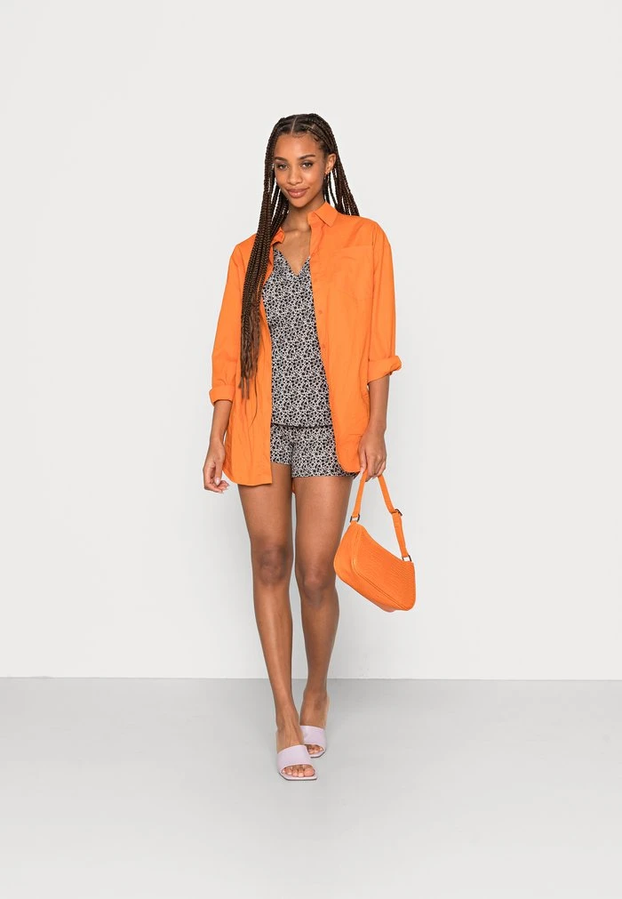 JDY LOTUS SHORTS - Short - Cloud Dancer/black 2 JDY LOTUS SHORTS - Short - Cloud Dancer/black – Image 2